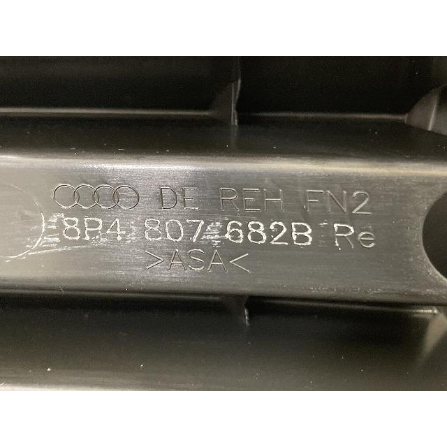 新品!A3 8P系 純正 右 フロント バンパー グリル 8P4 807 682B