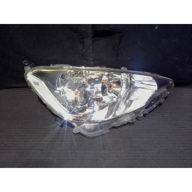 アクア DAA-NHP10 右ヘッドランプASSY S P510-01A 81110-52E61 