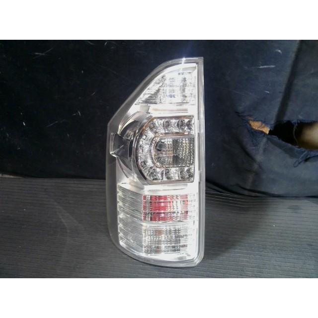 ヴォクシー DBA-ZRR70W 左テールランプ ZS 煌2 8人 K111-01A イチコ 28