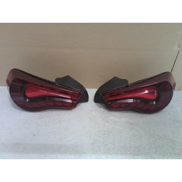86 86 DBA-ZN6 社外 テールランプ 左右 傷 テールライト FA20