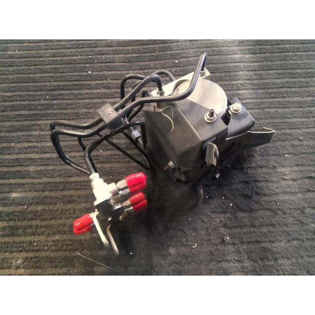 ハイエース CBF-TRH200V ABSアクチュエーター ロングDX 3人 1.25T