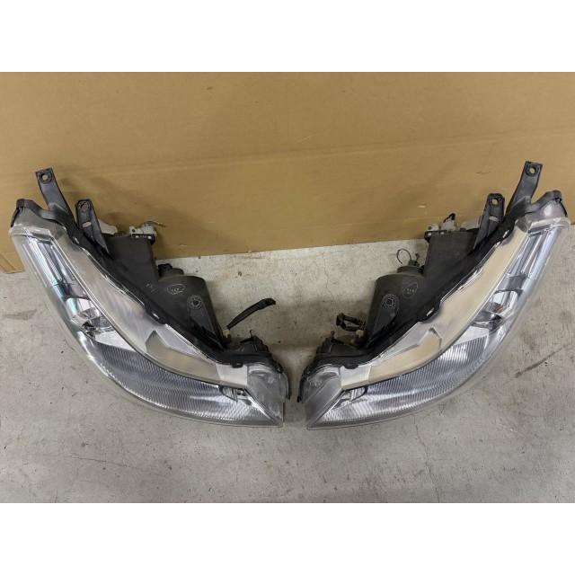 SX4 S-CROSS - ＳＸ４ CBA-YB41S 前照灯 働き掛ける 小傷    コイト 100-59104  HID キセノン ディス受け持ち J20A AT 上端照明ランプ