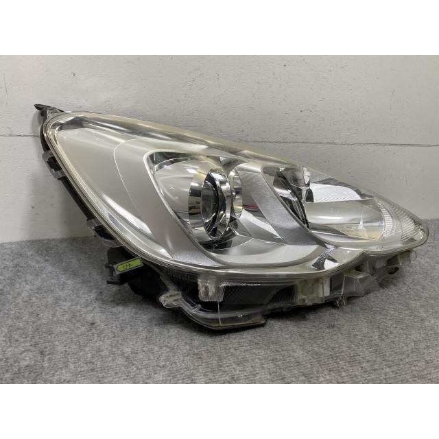 アクア/AQUA NHP10 純正 中期 右 ヘッドライト/ランプ ハロゲン