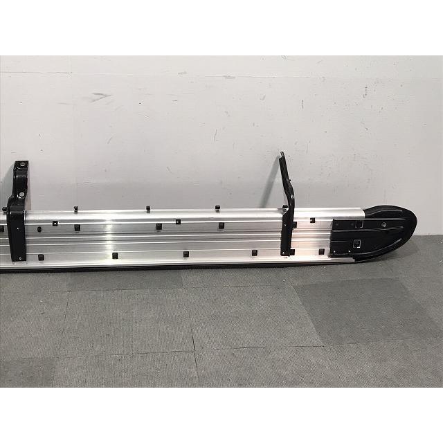 新車取り外し! ハイラックス/GUN125 純正 右サイドステップ