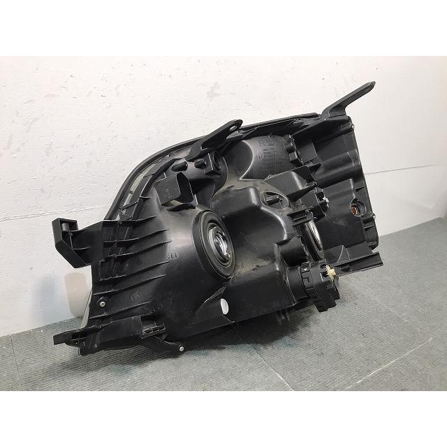 ヴォクシー VOXY/60系/AZR60G/AZR65G 純正 後期 右ヘッドライト/ランプ