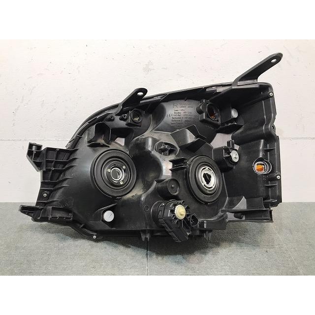 美品トヨタ純正 AZR60/65 ノア　後期 HIDヘッドライト右 ヴォクシー VOXY/60 系/AZR60G/AZR65G 純正 後期 右 ヘッド