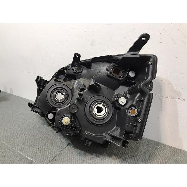 ヴォクシー VOXY/60系/AZR60G/AZR65G 純正 後期 右ヘッドライト/ランプ