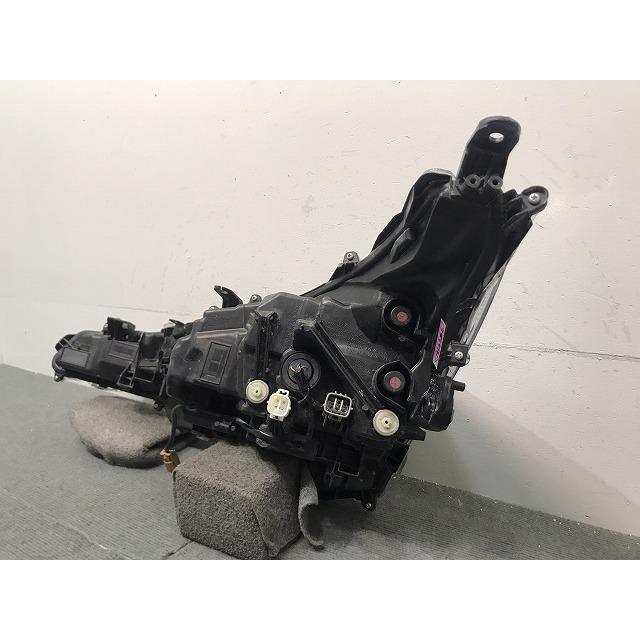 カローラスポーツ/210/NRE210H/NRE214H/ZWE211H 純正 右ヘッド