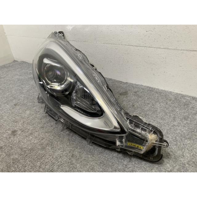 アクア AQUA NHP10 純正 後期 右 ヘッドライト ランプ LED