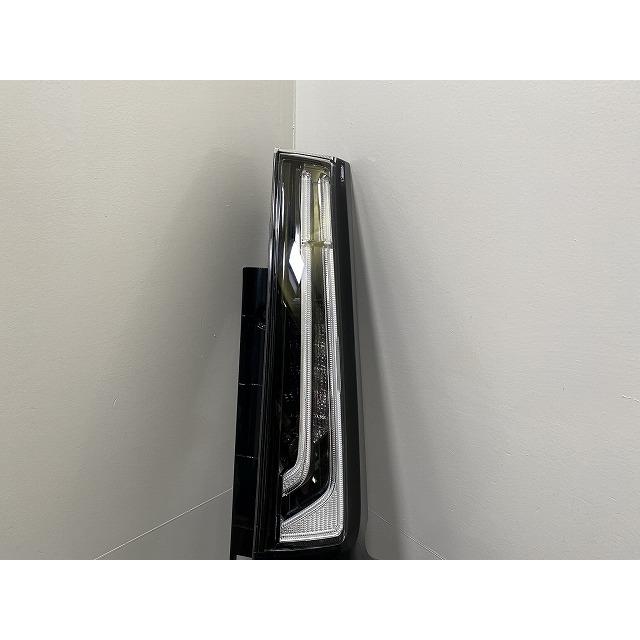 ROOMIE DBA-M900Aテールランプ ルーミー M900A テールランプ右側/テールライト右側 81551-B1160