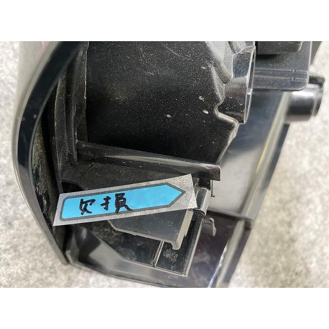 ルーミー/カスタム M900A/M910A 純正 後期 右 テールランプ