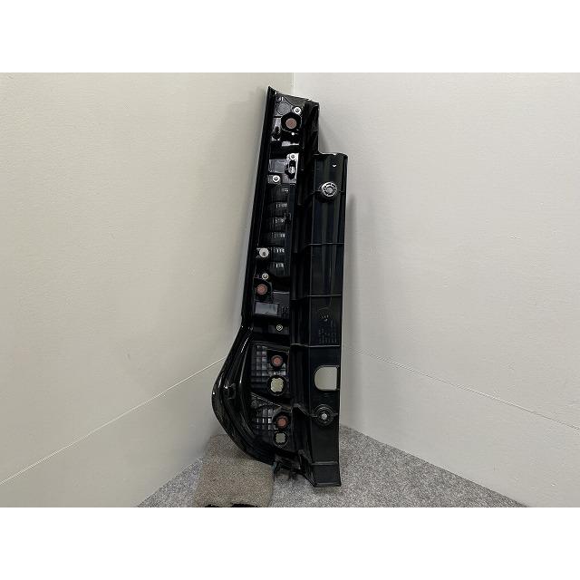 ルーミー/カスタム M900A/M910A 純正 後期 右 テールランプ/ライト