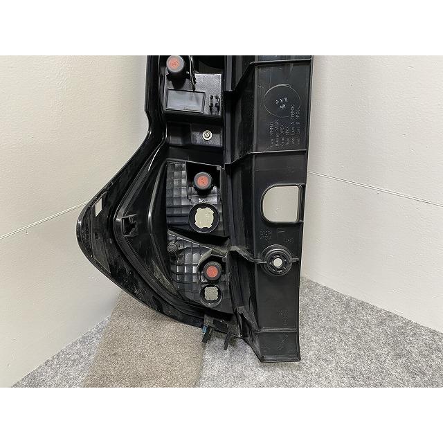 ルーミー カスタム M900A M910A 純正 後期 右 テールランプ ライト
