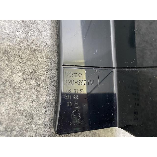 ルーミー/カスタム M900A/M910A 純正 後期 右 テールランプ