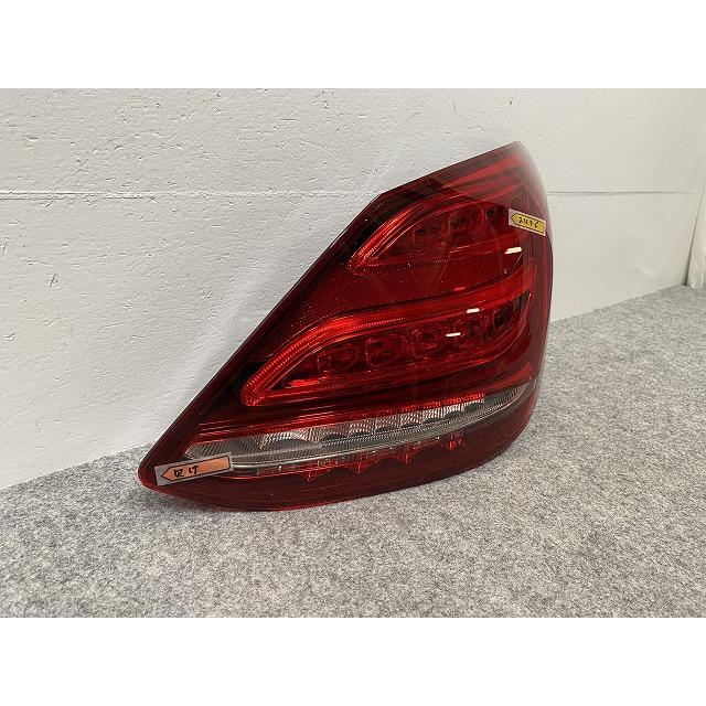 新品!Cクラス W205 純正 右 テールランプ/ライト/レンズ LED