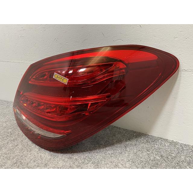 新品!Cクラス W205 純正 右 テールランプ/ライト/レンズ LED