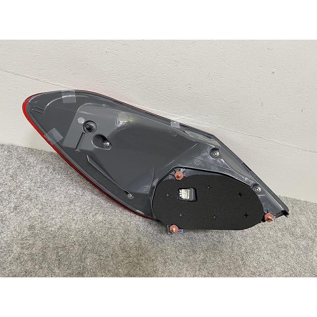 新品!Cクラス W205 純正 右 テールランプ ライト レンズ LED