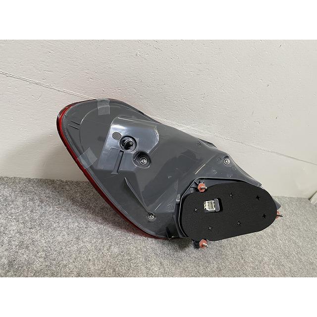 新品!Cクラス W205 純正 右 テールランプ/ライト/レンズ LED