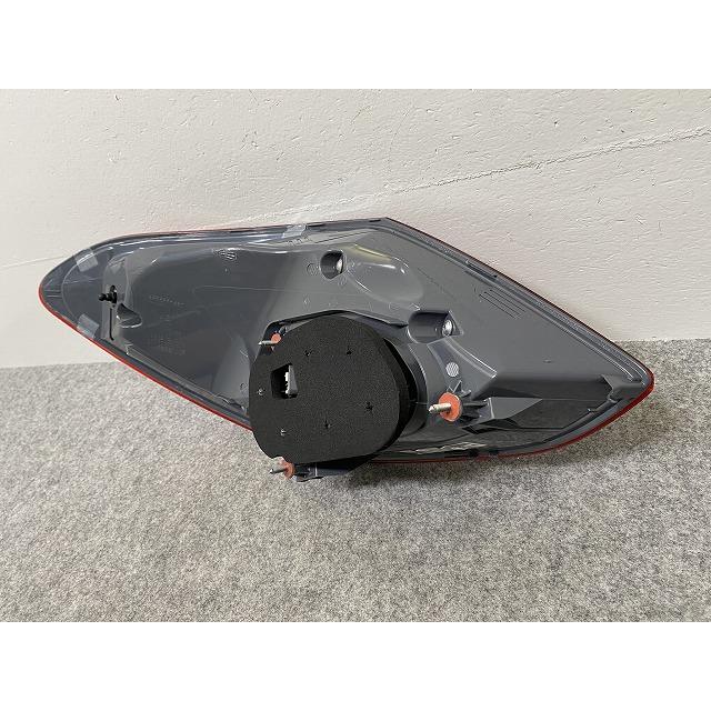 新品!Cクラス W205 純正 右 テールランプ ライト レンズ LED