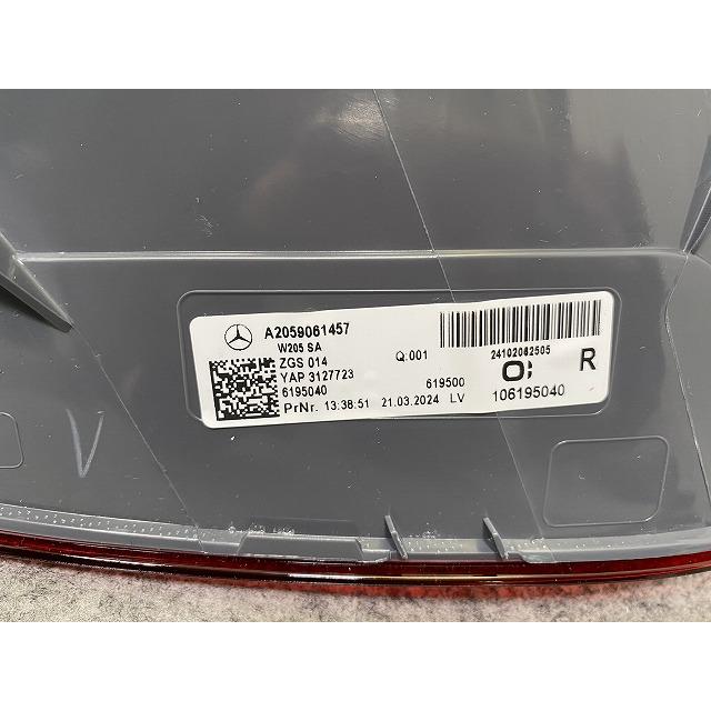 新品!Cクラス W205 純正 右 テールランプ/ライト/レンズ LED