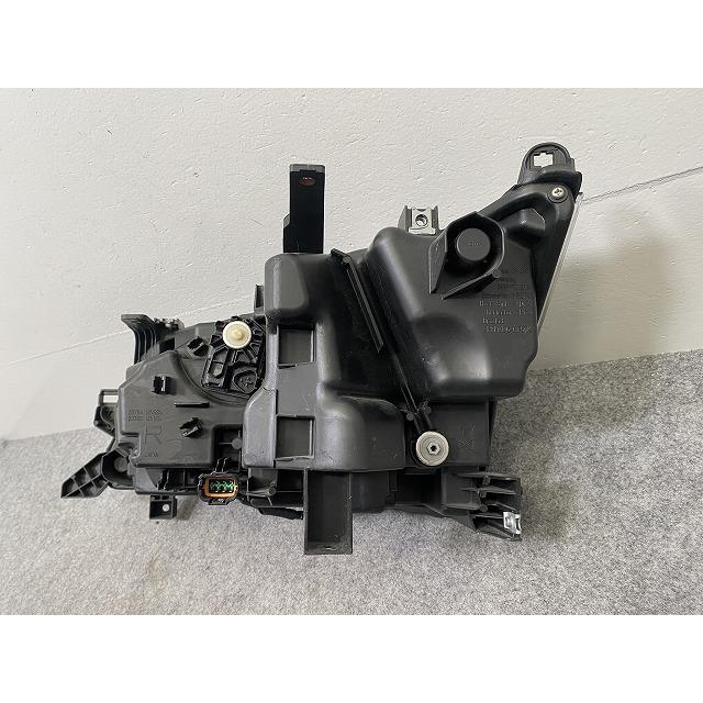 日産　セレナ　右ヘッドライト　HFC27 C27 セレナ C27 e-POWER/HC27/HFC27 オーテック/GC27/GNC27 純正 後期 右
