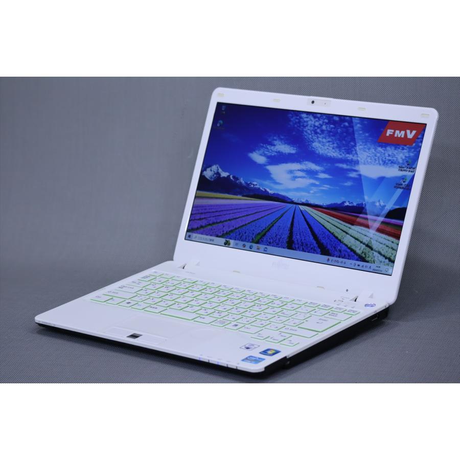 ノートパソコン 使用感少 希少ホワイトカラー バッテリー良好 LIFEBOOK 
