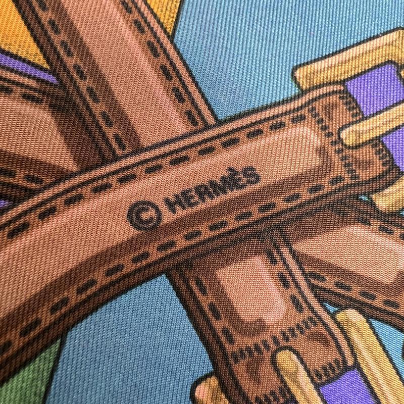 エルメス　スカーフ 90cm 「サングル」柄 HERMES（エルメス） サングル カレ90 タグ付き シルク スカーフ ブルー