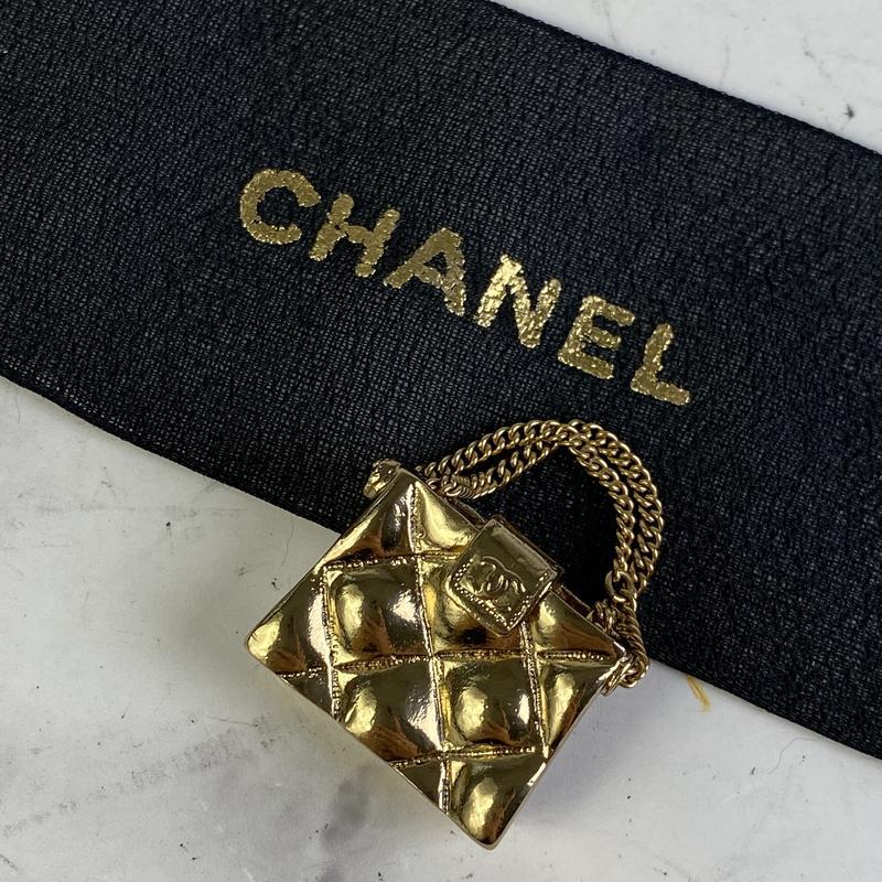 CHANEL 【最終処分SALE】CHANEL シャネル ココマーク 02 P