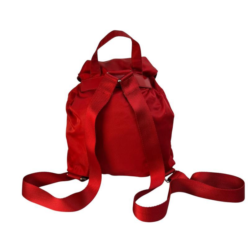 PRADA プラダ　リュック　バックパックナイロンバッグ　三角ロゴ　レッド PRADA プラダ 三角ロゴ ナイロン バックパック・リュック レッド A