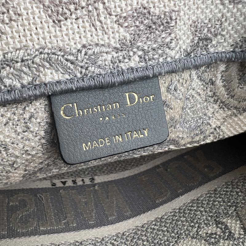 Christian Dior（クリスチャン・ディオール） Dior ディオールブック