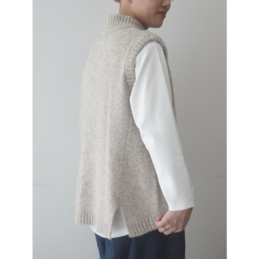 mao made（マオメイド） ベスト ニット モックネック ハイネック 前