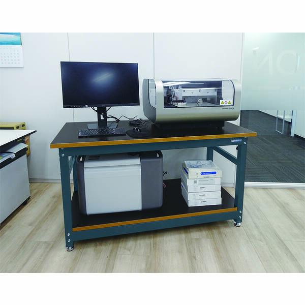 【個人宅配送不可】サカエ SAKAE TDW-770D 直送 代引不可・他メーカー同梱不可 高さ調整装置台(TDW/350kg/特殊アクリル系樹脂天板_4