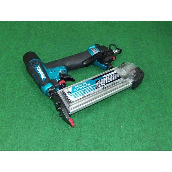 送料無料 マキタ AF552HM エアダスタ付高圧仕上釘打機 青 新品 送料無料 マキタ AF552HM エアダスタ付高圧仕上釘打機 青 新品