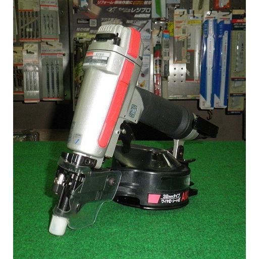 マキタ AN311 32mm 常圧 エア釘打機 シ−ト釘を片手で素早く マキタ AN311 32mm 常圧 エア釘打機 シ−ト釘を片手で素早く