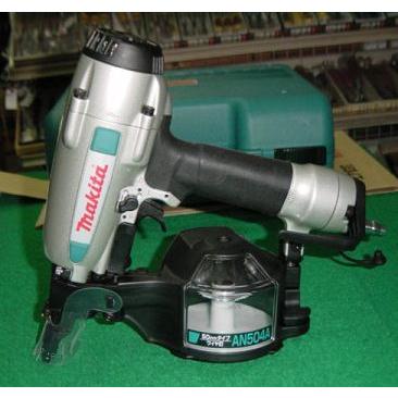送料無料 マキタ AN504A 50mm常圧釘打機 ワイヤ連結釘専用機 送料無料 マキタ AN504A 50mm常圧釘打機 ワイヤ連結釘専用機