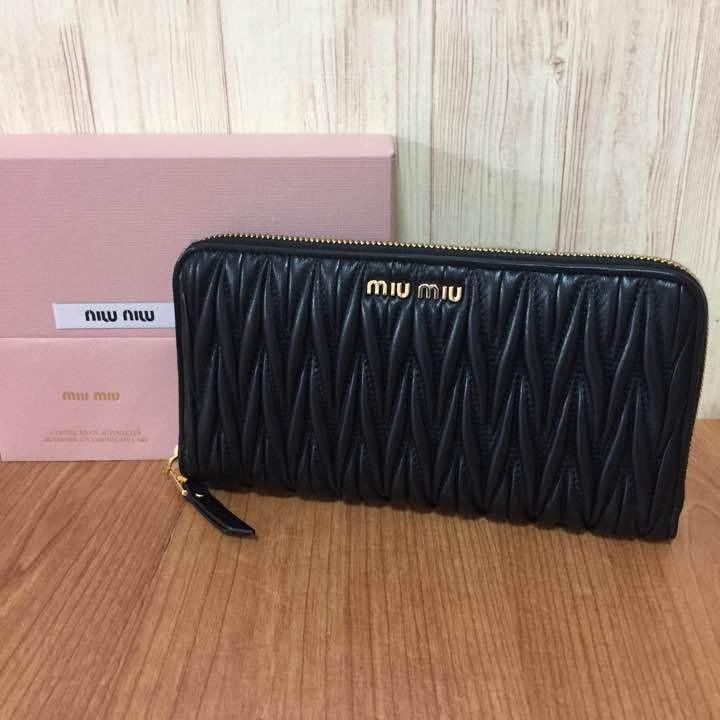 お手頃価格 新品ミュウミュウ長財布 財布