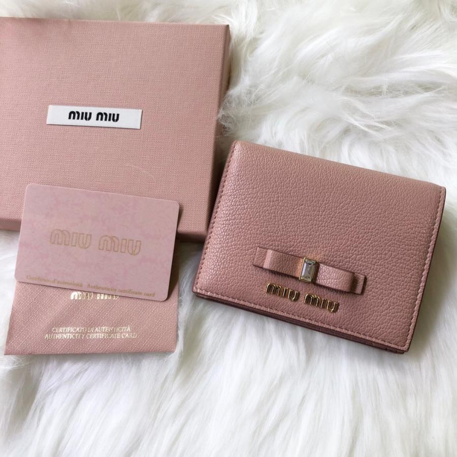 お店で人気の商品 新品 Miumiu ピンク 二つ折り財布 マドラスレザー ファッション小物 Www Kneelandproject Org
