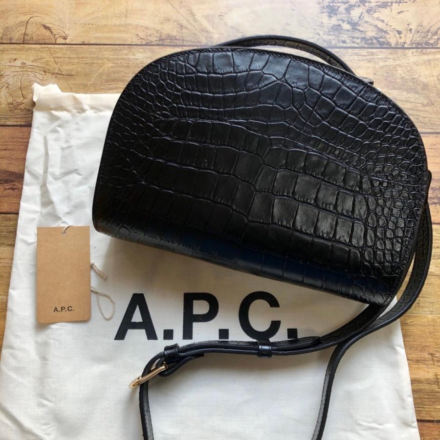 新品 A P C アーペーセー ハーフムーン ショルダーバッグ クロコ Pxblj F Eg Global 通販 Yahoo ショッピング