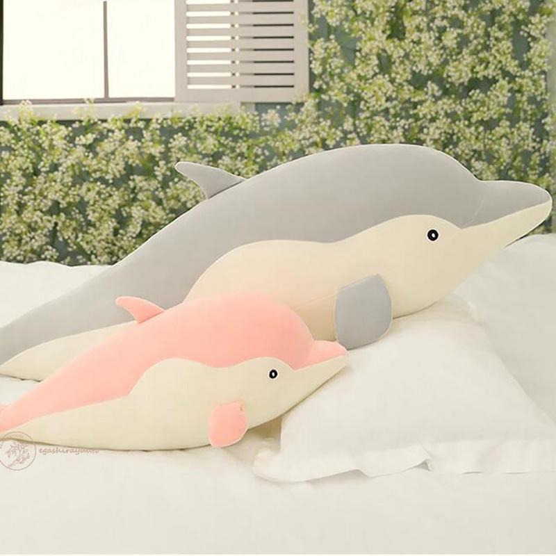 本日限定 可愛い イルカぬいぐるみ ぬいぐるみ 大きい クッション 動物 かわいい イルカ おもちゃ ぬいぐるみ 柔らかい 抱き枕 洗える 添い寝枕 リラックス Nfn Eqa Bz0005 エガシラユウト 通販 Yahoo ショッピング