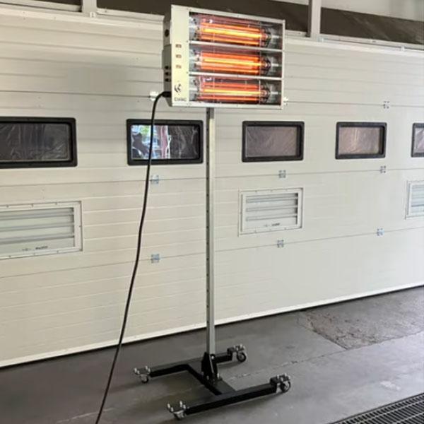 メーカー直送業者便] キュービック 3灯式 200V カーボンヒーター CA 
