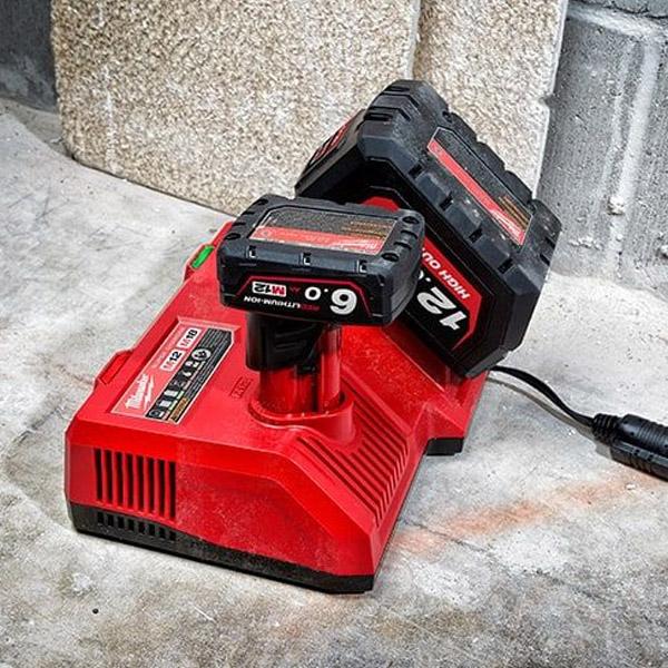 Milwaukee ミルウォーキー M12&M18兼用急速充電器 M12-18SC JP Milwaukee ミルウォーキー M12&M18兼用急速充電器 M12-18SC JP