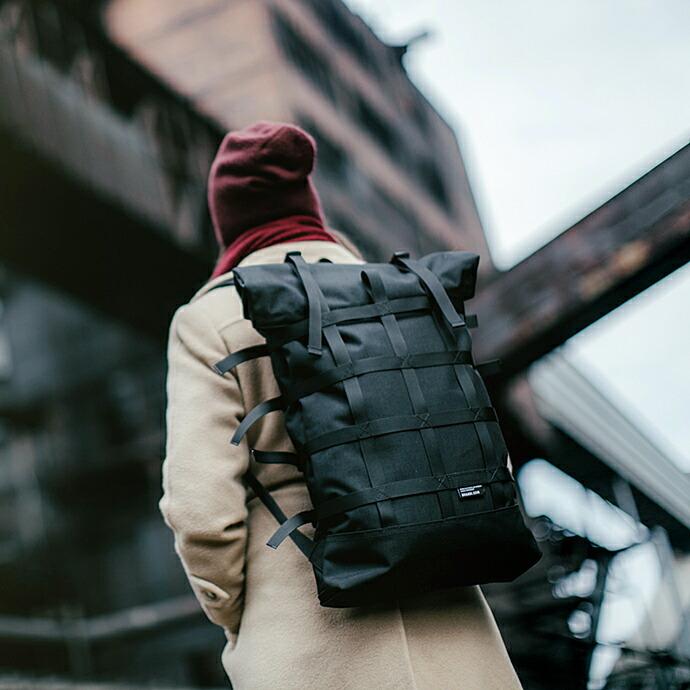 BRAASI INDUSTRY（ブラアシィインダストリー） / リュック 黒 メンズ ビジネス 大容量 WEBBING - 18L Black 耐水ロールトップバックパック ブラ… |  | 01