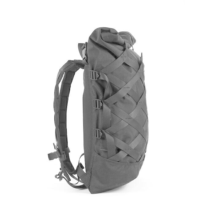 BRAASI INDUSTRY（ブラアシィインダストリー） / リュック 黒 大容量 防水 メンズ 大きい 通勤 通学 鞄 WICKER - 28L Black 耐水ロールトップバ… |  | 01