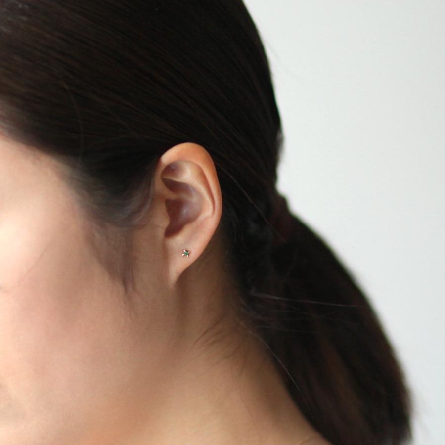 イロンデール エペパン hirondelle et pepin / k18 hp-19fw-628 ミニ立て爪 ピアス / エメラルド (片方タイプ) レディース ギフト プレゼント … | hirondelle | 09