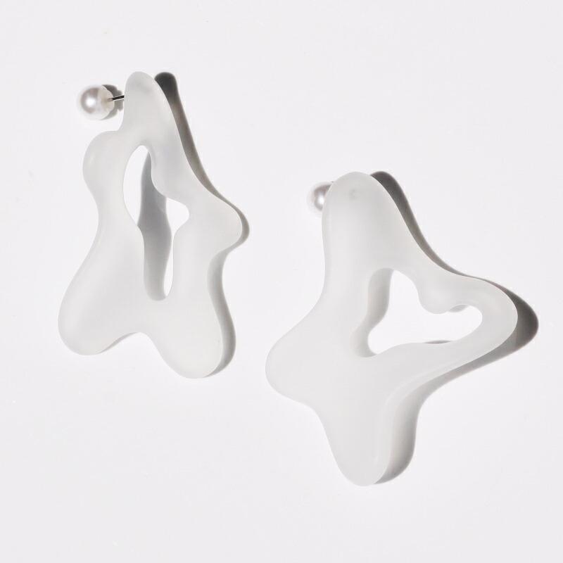 Iria Ashimine（イリア アシミネ） / Twist ピアス - MATTE レディース ギフト プレゼント 記念日 アクセサリー ジュエリー 透明 クリア 素材 樹脂 大ぶり あ… | 