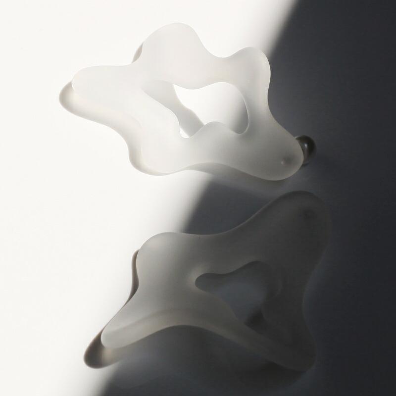 Iria Ashimine（イリア アシミネ） / Twist ピアス - MATTE レディース ギフト プレゼント 記念日 アクセサリー ジュエリー 透明 クリア 素材 樹脂 大ぶり あ… |  | 03