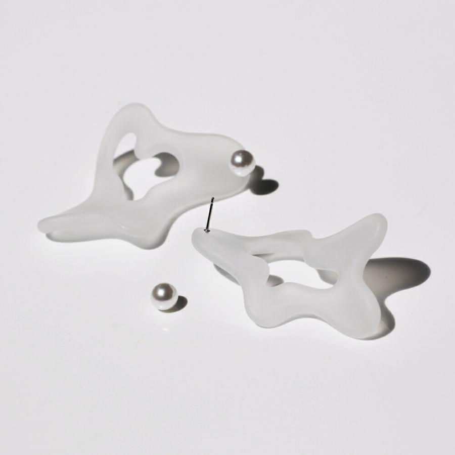 Iria Ashimine（イリア アシミネ） / Twist ピアス - MATTE レディース ギフト プレゼント 記念日 アクセサリー ジュエリー 透明 クリア 素材 樹脂 大ぶり あ… |  | 04