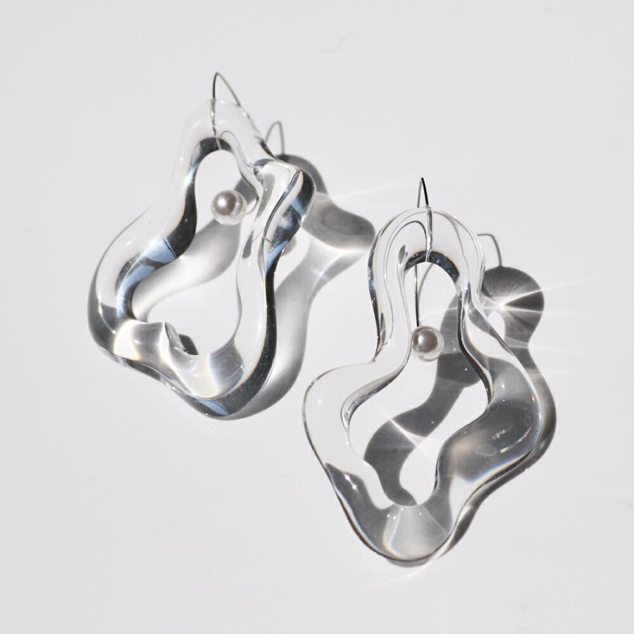 Iria Ashimine（イリア アシミネ） / Pacific oyster ピアス - CLEAR レディース ギフト プレゼント 記念日 アクセサリー ジュエリー 透明 クリア 素材 樹脂 … | clear