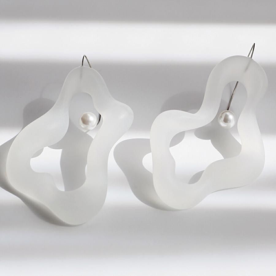 Iria Ashimine（イリア アシミネ） / Pacific oyster ピアス - MATTE レディース ギフト プレゼント 記念日 アクセサリー ジュエリー 透明 クリア 素材 樹脂 … |  | 01