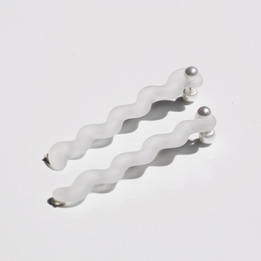 Iria Ashimine（イリア アシミネ） / Snake long ピアス - MATTE レディース ギフト プレゼント 記念日 アクセサリー ジュエリー 透明 クリア 素材 樹脂 大ぶ… | 